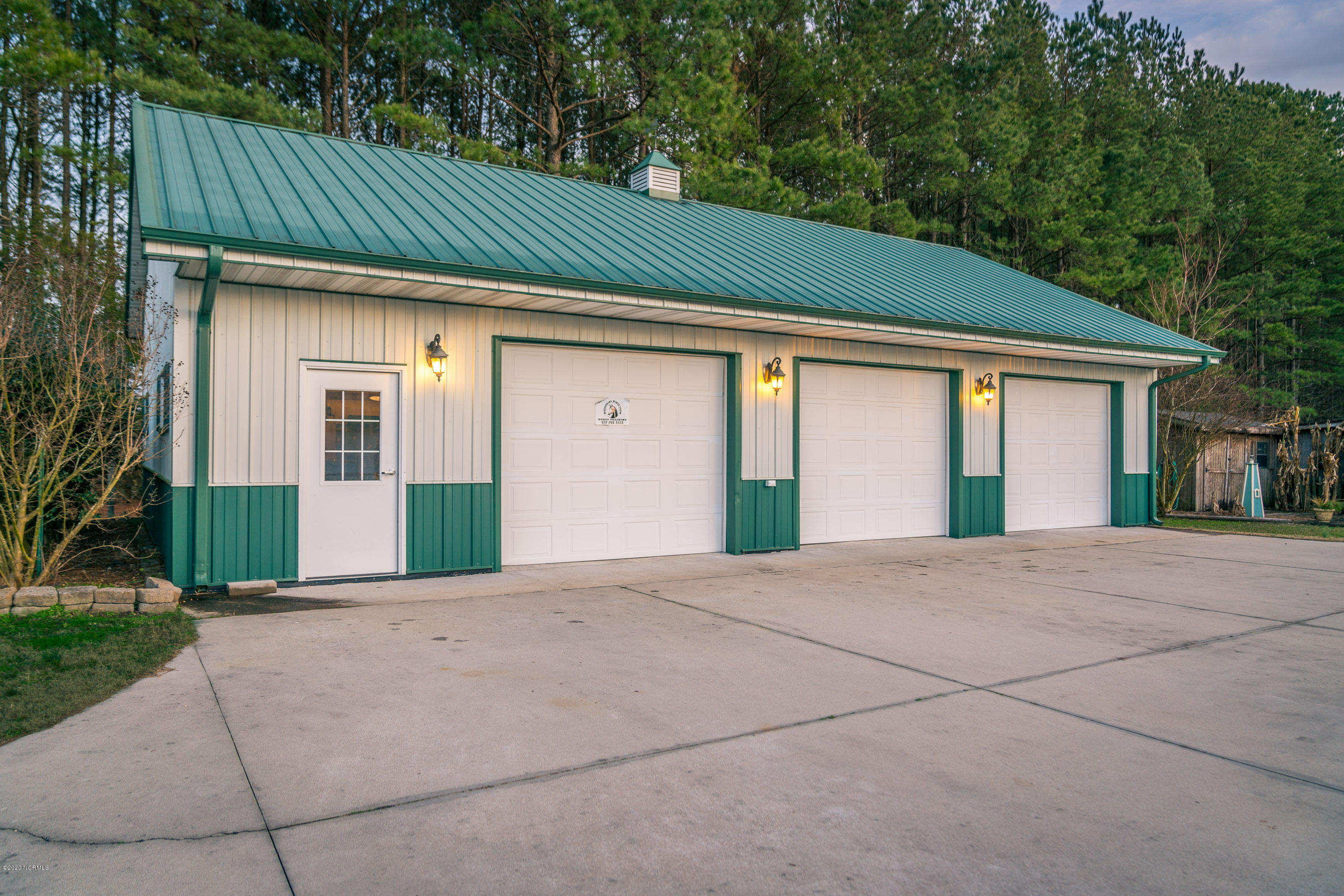 910 Mill Road Washington, NC 27889 - Photo 55 of 101 3 bay fully insulated garage