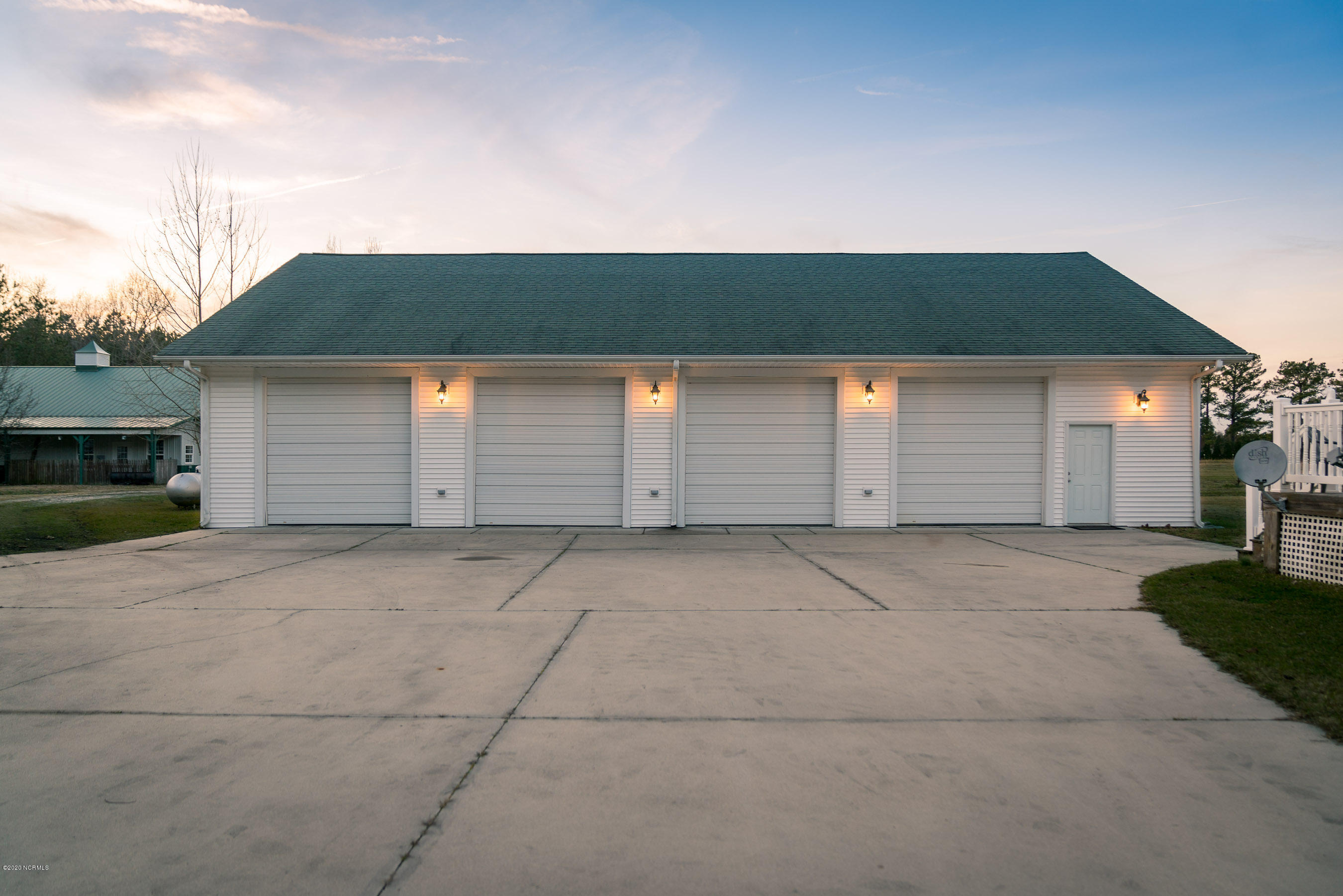 910 Mill Road Washington, NC 27889 - Photo 60 of 101 4 bay fully insulated garage