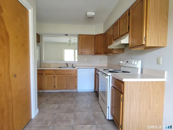 $170,500 | 14 Sycamore Drive, Unit D, Mansfield, CT 06268