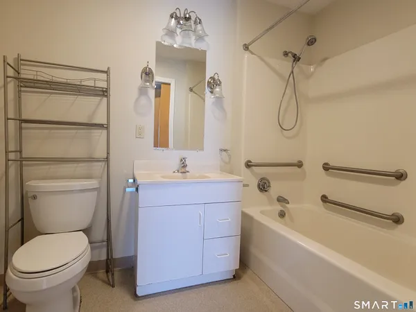 $170,500 | 14 Sycamore Drive, Unit D, Mansfield, CT 06268