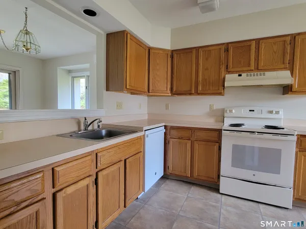 $170,500 | 14 Sycamore Drive, Unit D, Mansfield, CT 06268