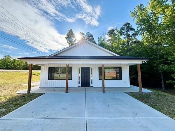 $1,650 | 2429 Burton Road, Thomasville, NC 27360