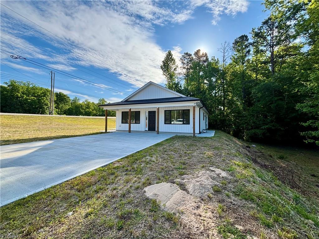 2429 Burton Road Thomasville, NC 27360 - Photo 3 of 13