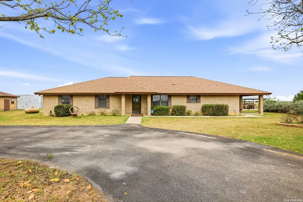 a view of an house with backyard and swimming pool