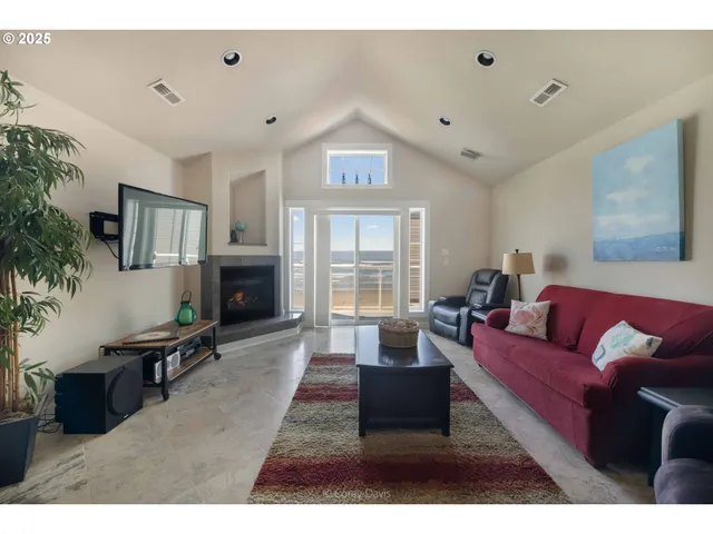 $625,000 | 168 North Pacific Street, Rockaway Beach, OR 97136