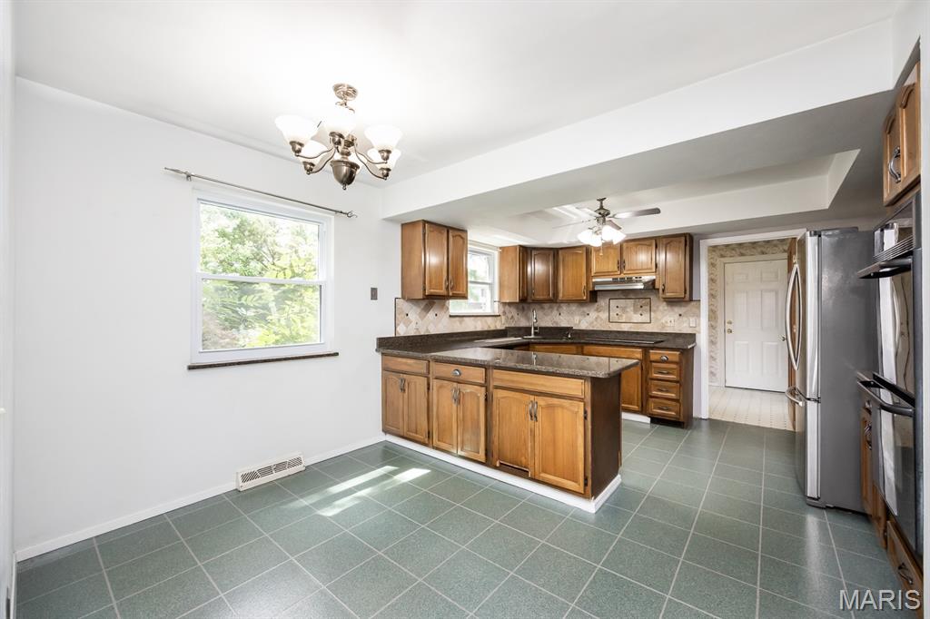 809 Reiss Road O'Fallon, IL 62269 - Photo 11 of 37