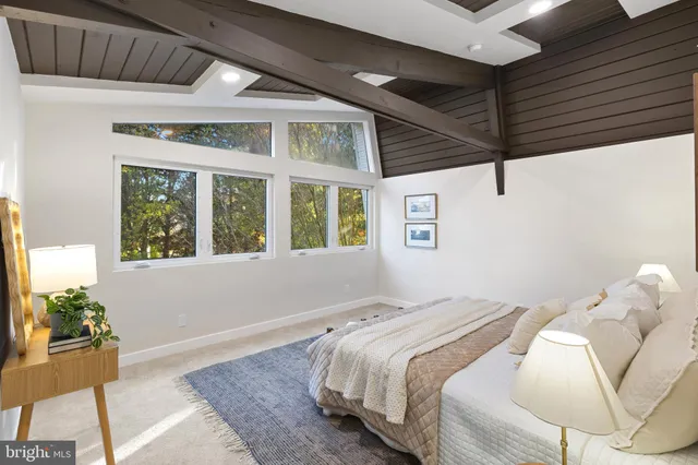 a bathroom with a toilet