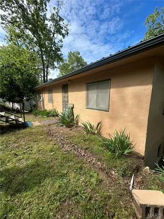 $260,000 | 30032 Oak Knoll Road, Rocky Mount, MO 65072
