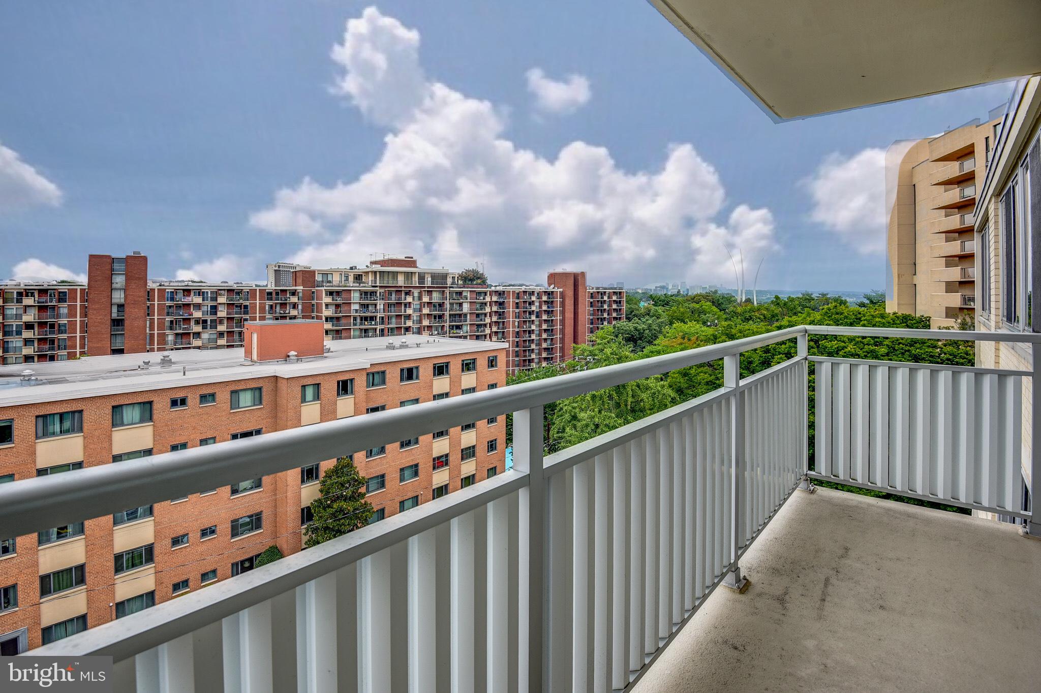 1301 South Arlington Ridge Road, Unit 811 Arlington, VA 22202 - Photo 3 of 23 Gallery Image 3