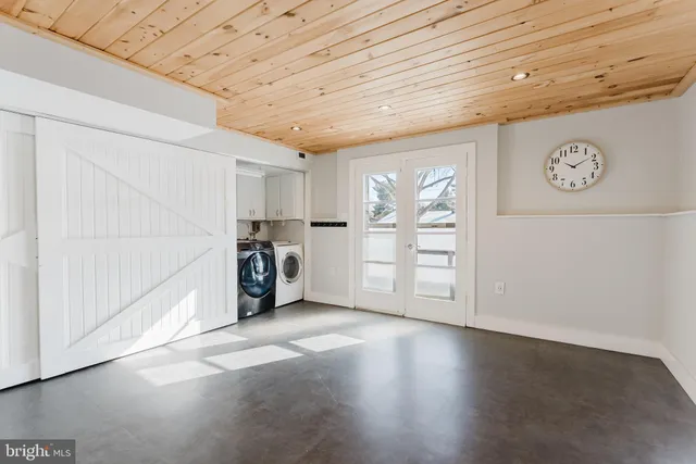 a view of a storage & utility room