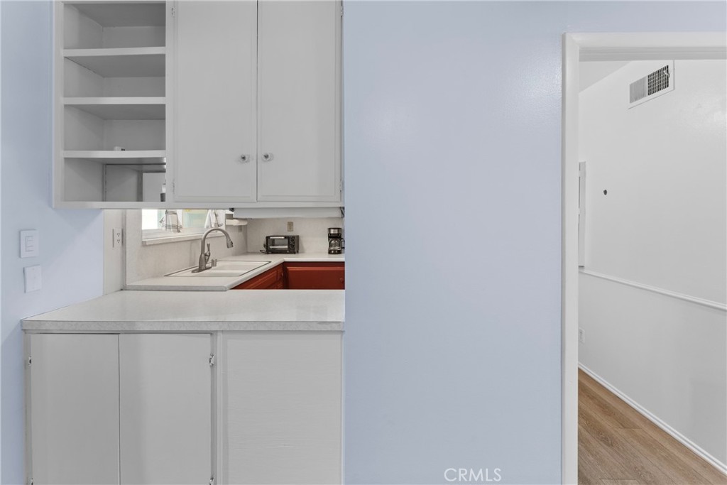 541 Shasta Way Hemet, CA 92543 - Photo 16 of 34 a kitchen with a sink and cabinets