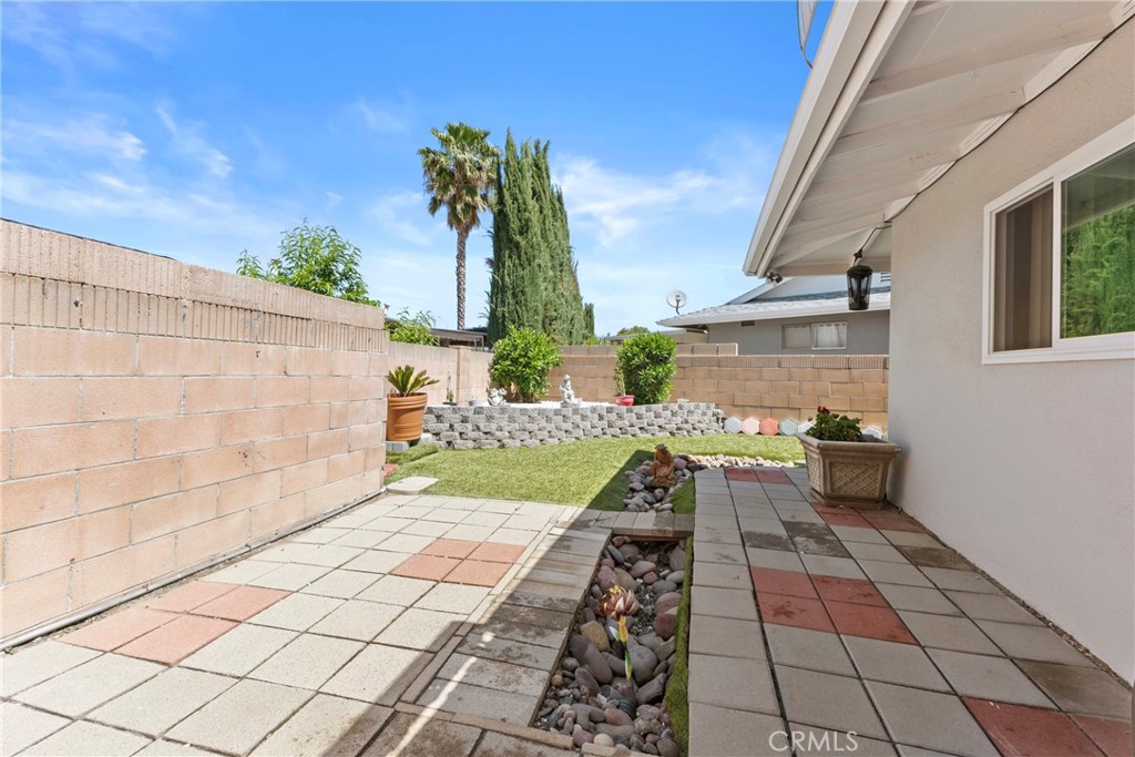 541 Shasta Way Hemet, CA 92543 - Photo 20 of 34 a view of outdoor space yard and patio