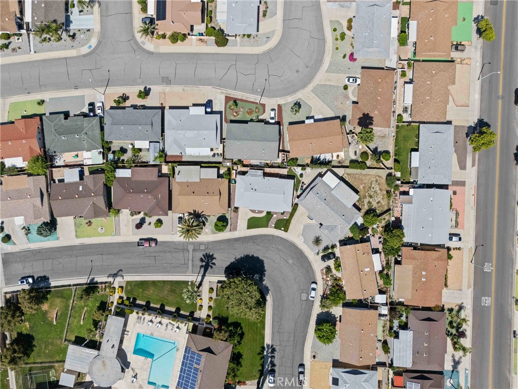 541 Shasta Way Hemet, CA 92543 - Photo 33 of 34 an aerial view of residential houses with outdoor space