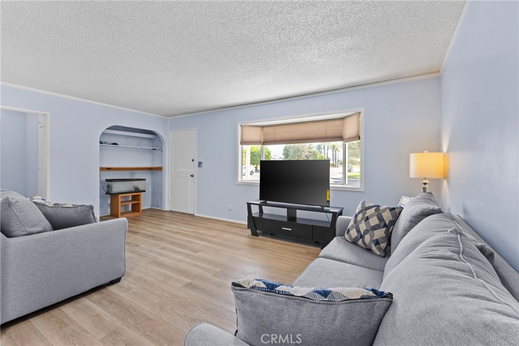 541 Shasta Way Hemet, CA 92543 - Photo 5 of 34 a living room with furniture and a flat screen tv