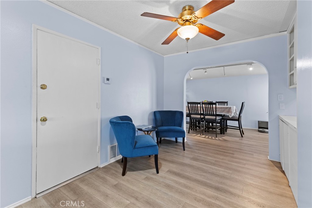 541 Shasta Way Hemet, CA 92543 - Photo 9 of 34 a view of a livingroom with furniture and a ceiling fan