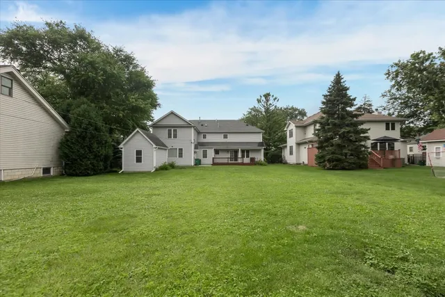 $4,200 | 927 South Charlotte Street, Lombard, IL 60148