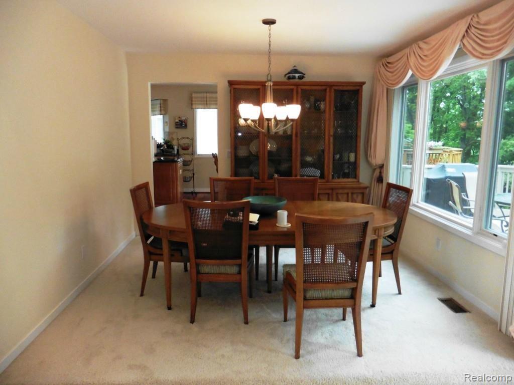 2117 Clinton View Circle Rochester, MI 48309 - Photo 7 of 32 Dining 2 Clin.jpg