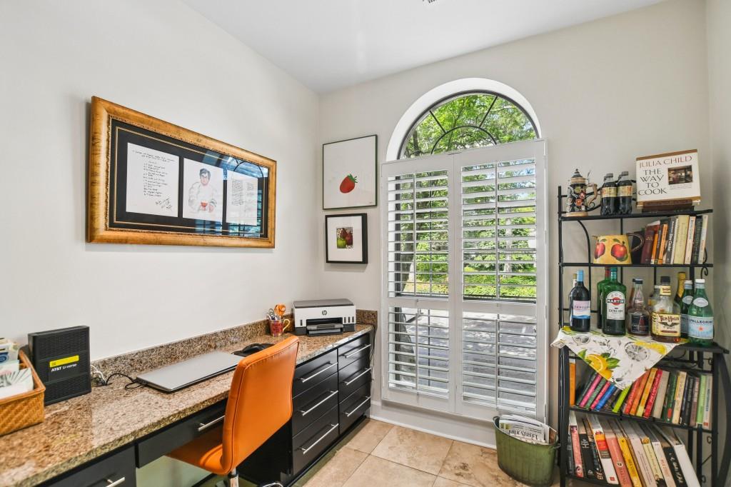 2921 Lenox Road Northeast, Unit 103 Atlanta, GA 30324 - Photo 15 of 37 a very nice looking room with a large window