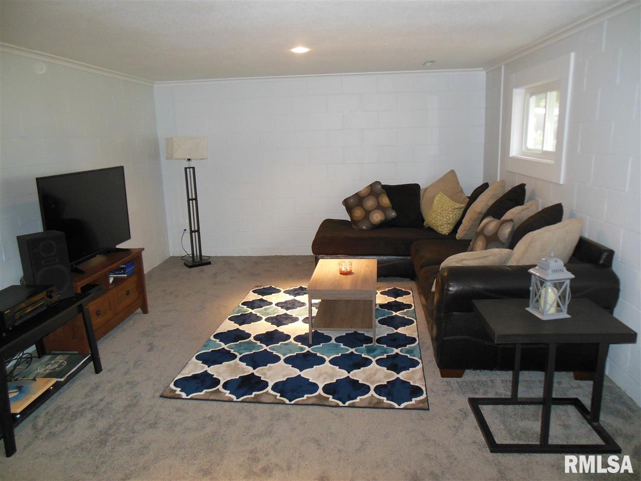 642 Westerfield Road Davenport, IA 52806 - Photo 14 of 21 Gallery Image 14