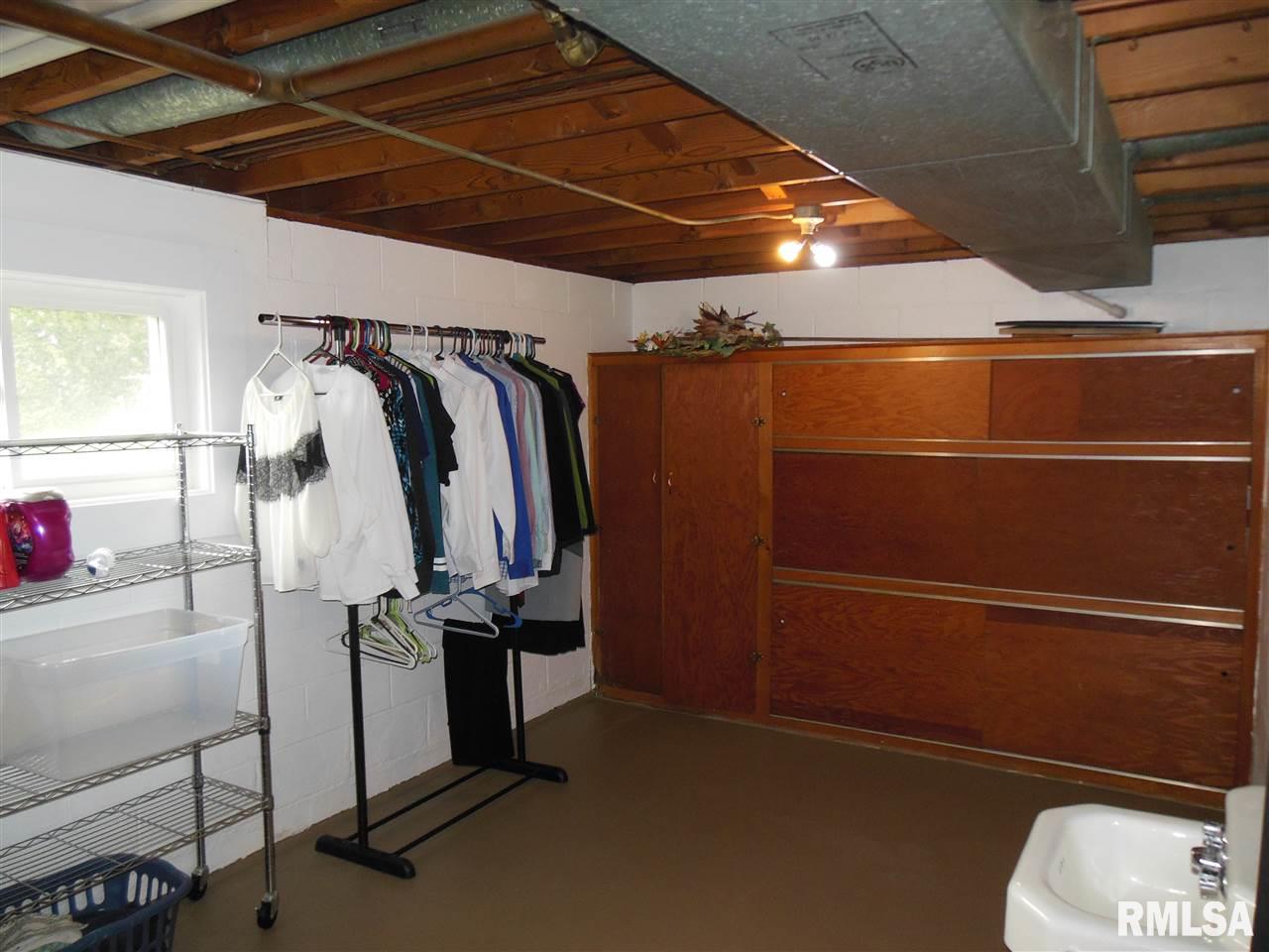 642 Westerfield Road Davenport, IA 52806 - Photo 16 of 21 Gallery Image 16