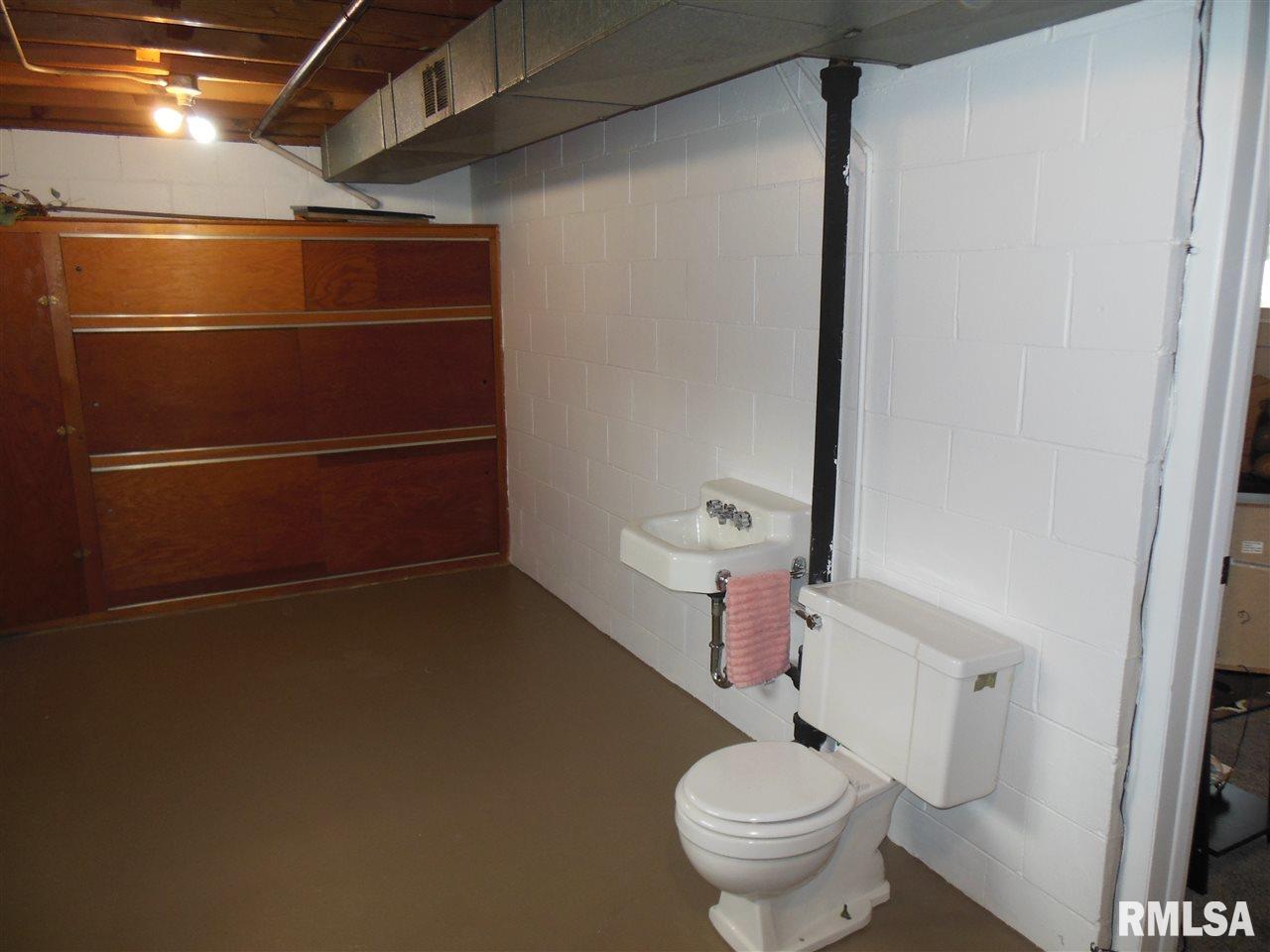 642 Westerfield Road Davenport, IA 52806 - Photo 17 of 21 Gallery Image 17