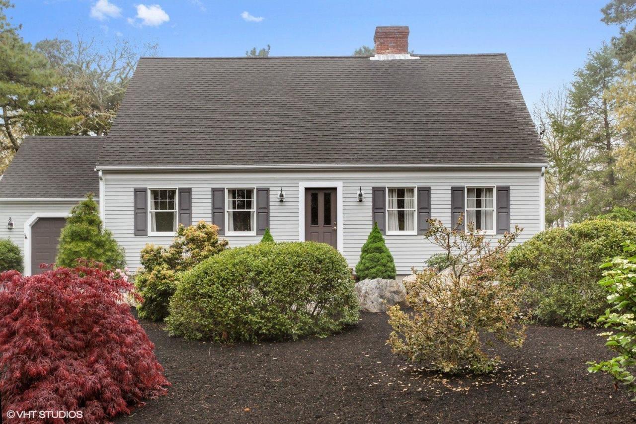 front view of house with a yard