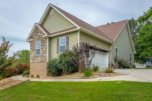 $565,000 | 325 Broken Arrow Lane Southwest, Cleveland, TN 37311