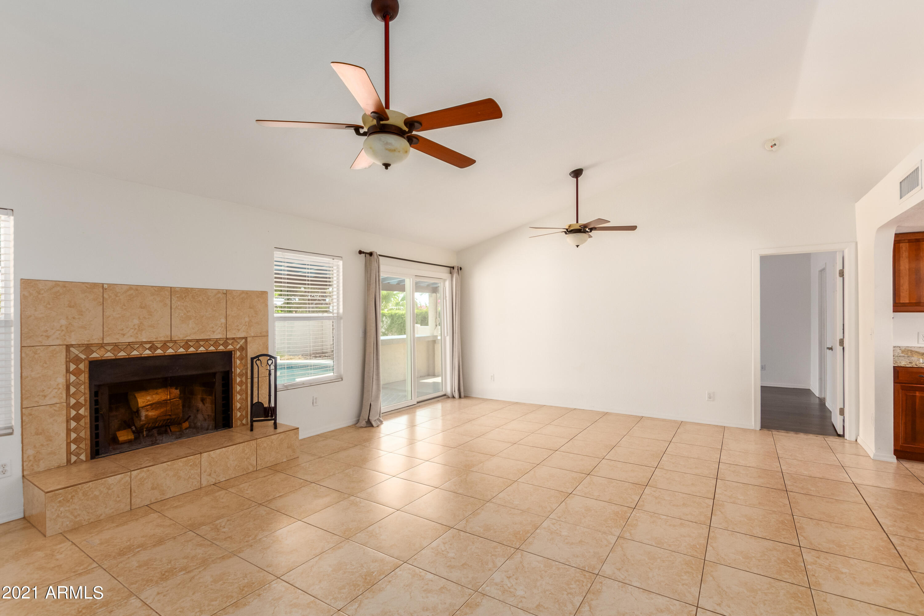 1501 East Utopia Road Phoenix, AZ 85024 - Photo 3 of 25 04-Utopia