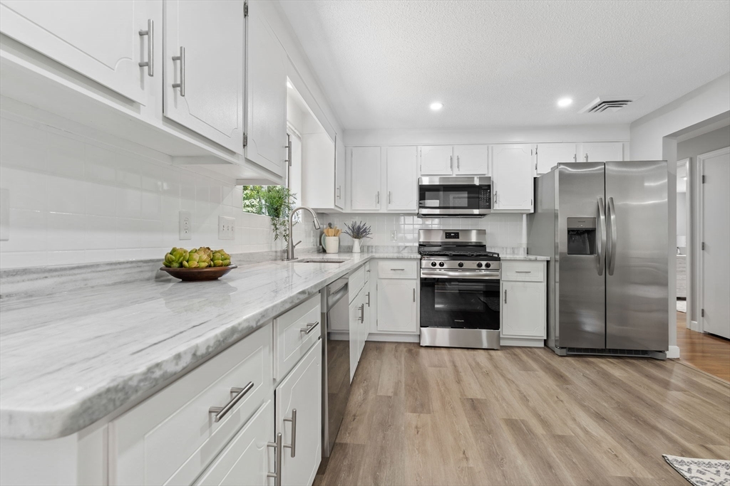 2 Clover Circle Andover, MA 01810 - Photo 7 of 29