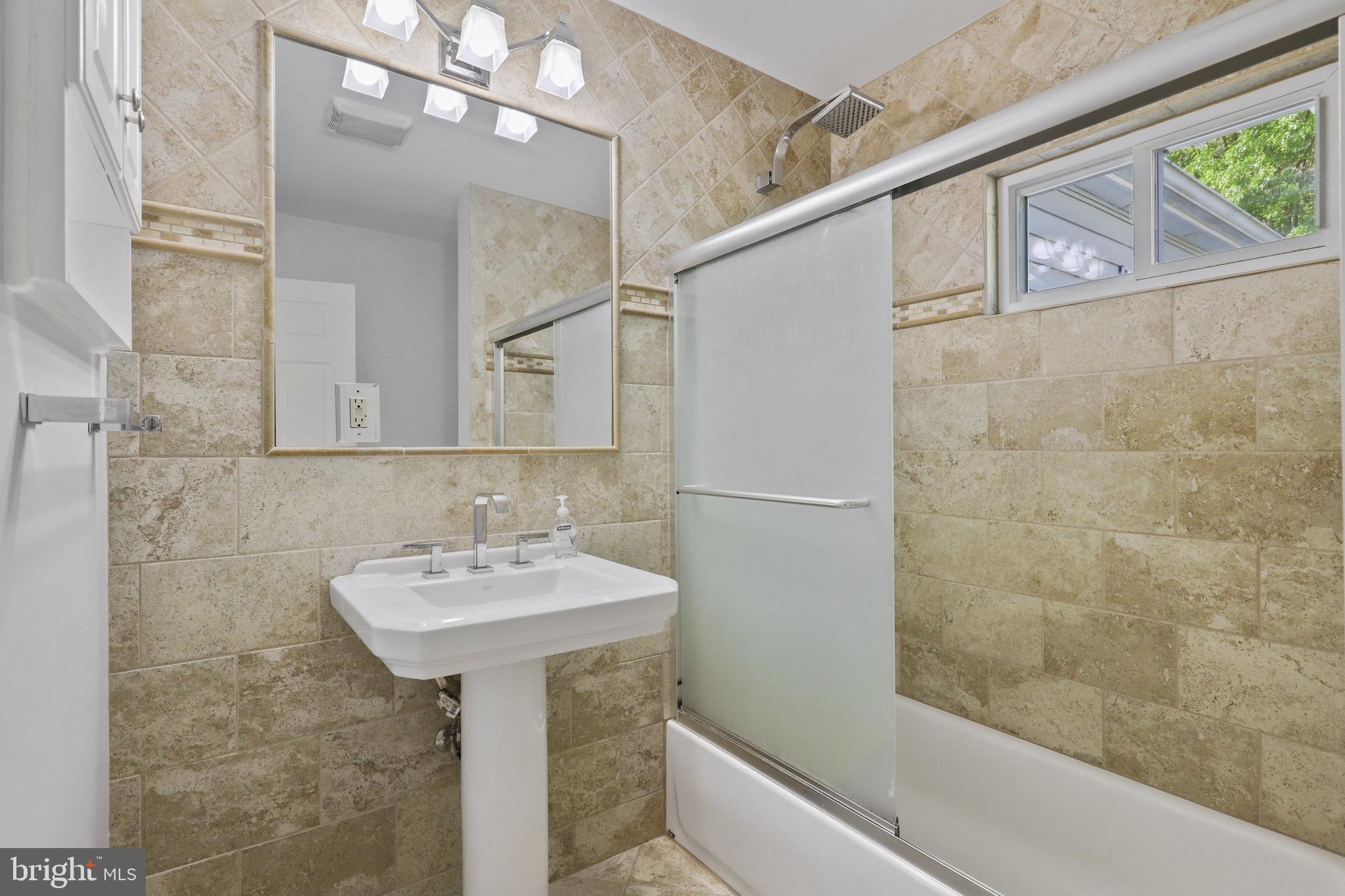 6677 Barrett Road Falls Church, VA 22042 - Photo 17 of 32 Gallery Image 17
