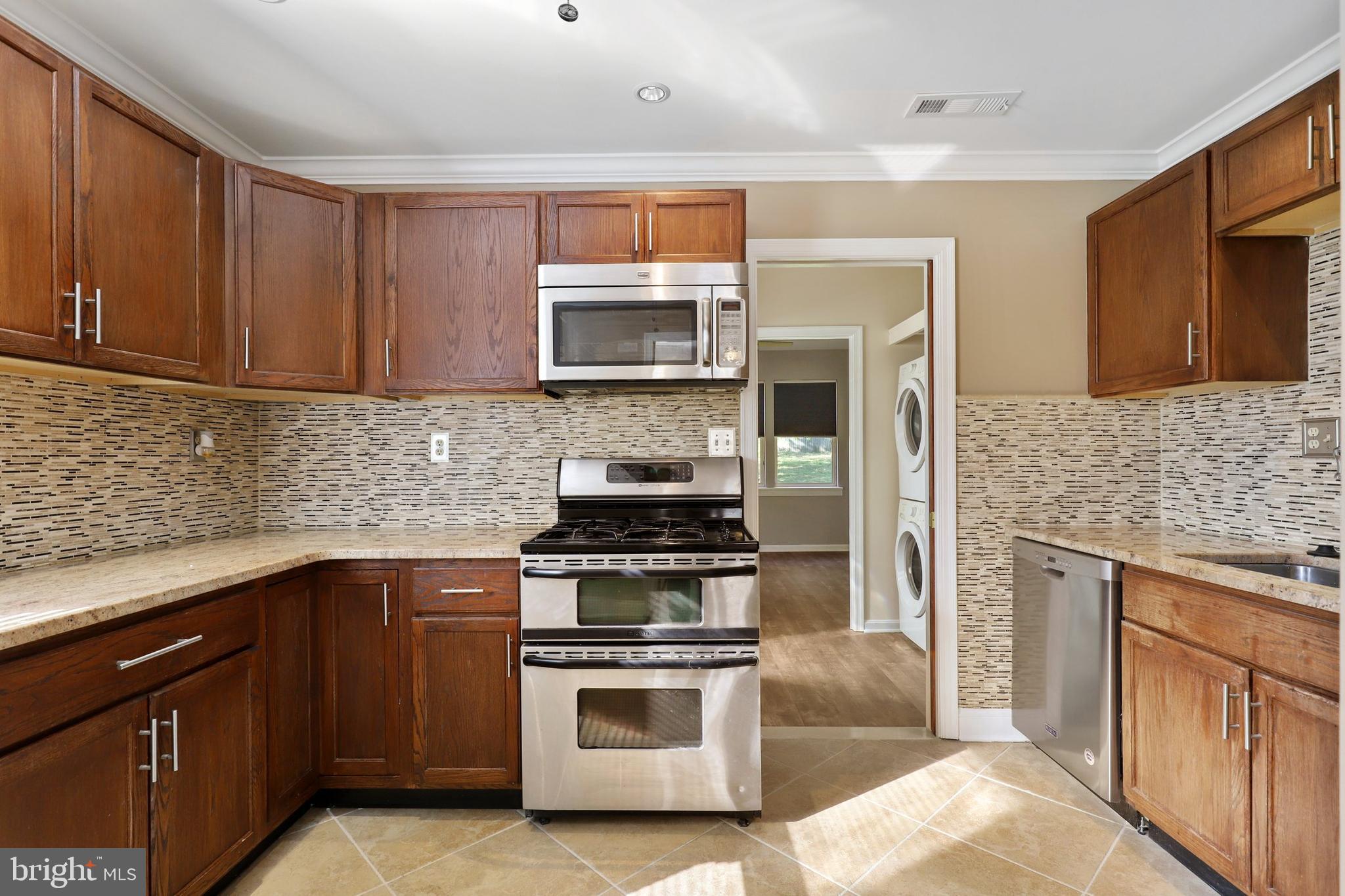 6677 Barrett Road Falls Church, VA 22042 - Photo 8 of 32 Gallery Image 8