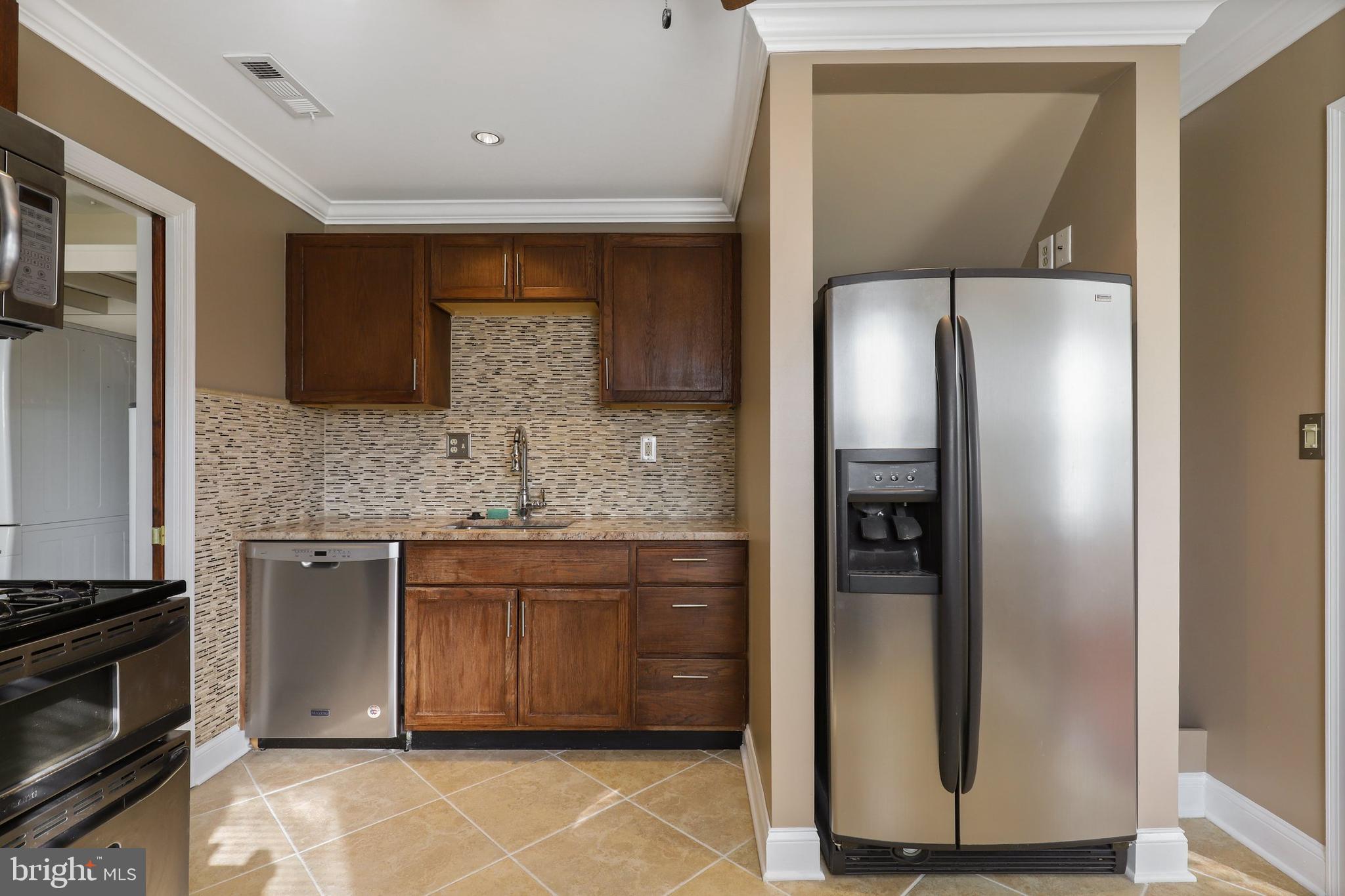 6677 Barrett Road Falls Church, VA 22042 - Photo 10 of 32 Gallery Image 10