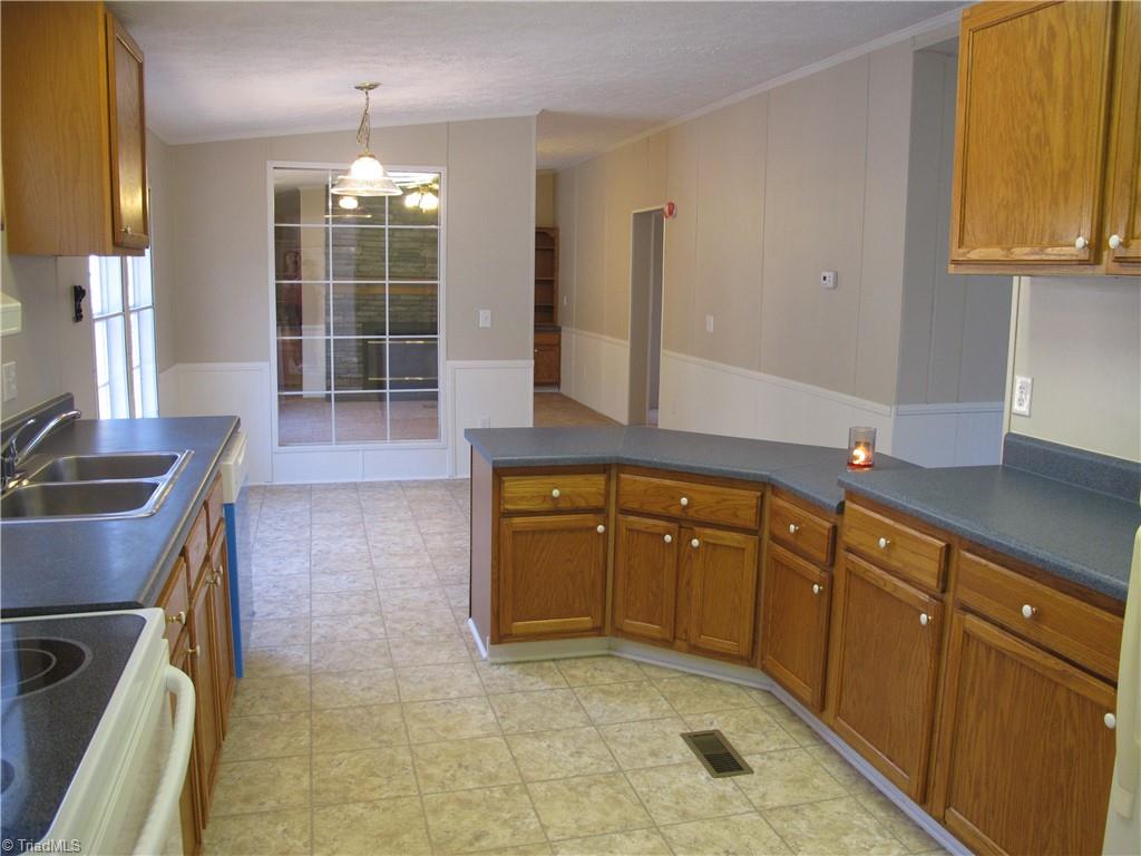 2177 Boiling Springs Road Purlear, NC 28665 - Photo 26 of 40