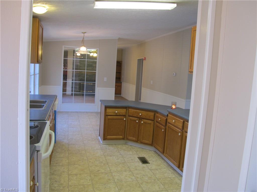 2177 Boiling Springs Road Purlear, NC 28665 - Photo 27 of 40