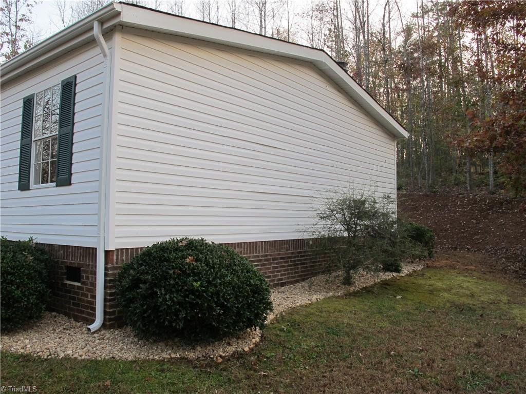 2177 Boiling Springs Road Purlear, NC 28665 - Photo 9 of 40