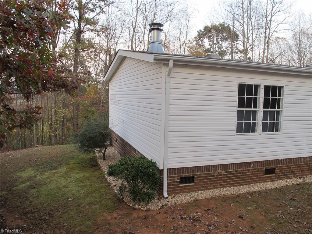 2177 Boiling Springs Road Purlear, NC 28665 - Photo 10 of 40