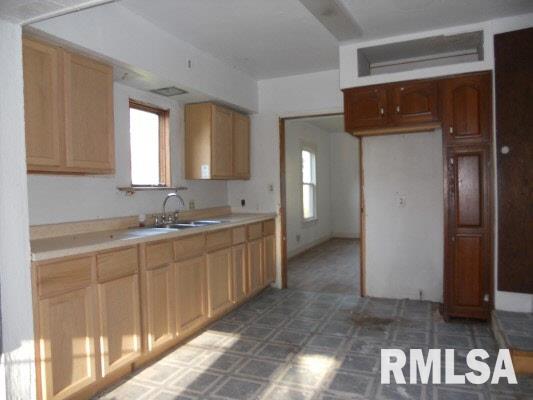 210 South Rolff Street Davenport, IA 52802 - Photo 2 of 7 Gallery Image 2