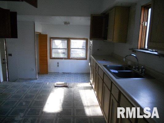 210 South Rolff Street Davenport, IA 52802 - Photo 3 of 7 Gallery Image 3