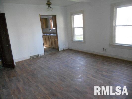 210 South Rolff Street Davenport, IA 52802 - Photo 4 of 7 Gallery Image 4