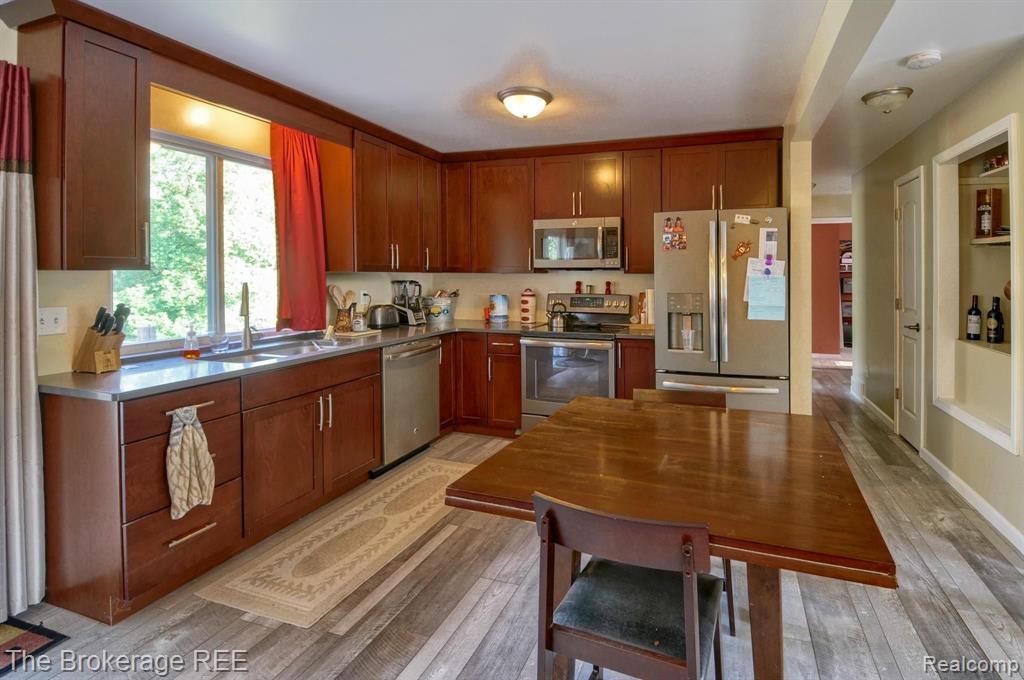 8548 Morrish Road Flushing, MI 48433 - Photo 5 of 31