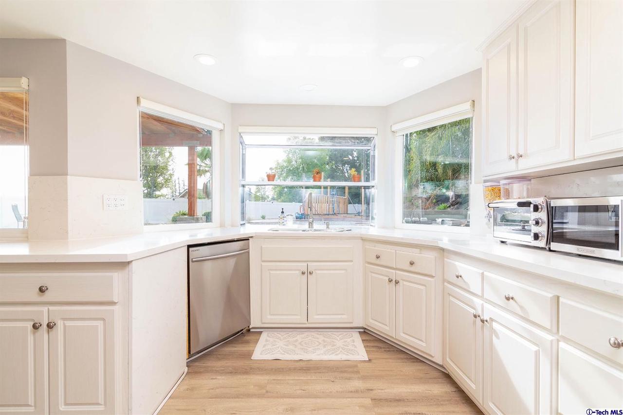 11749 Castillo Lane Porter Ranch, CA 91326 - Photo 17 of 39 Gallery Image 17