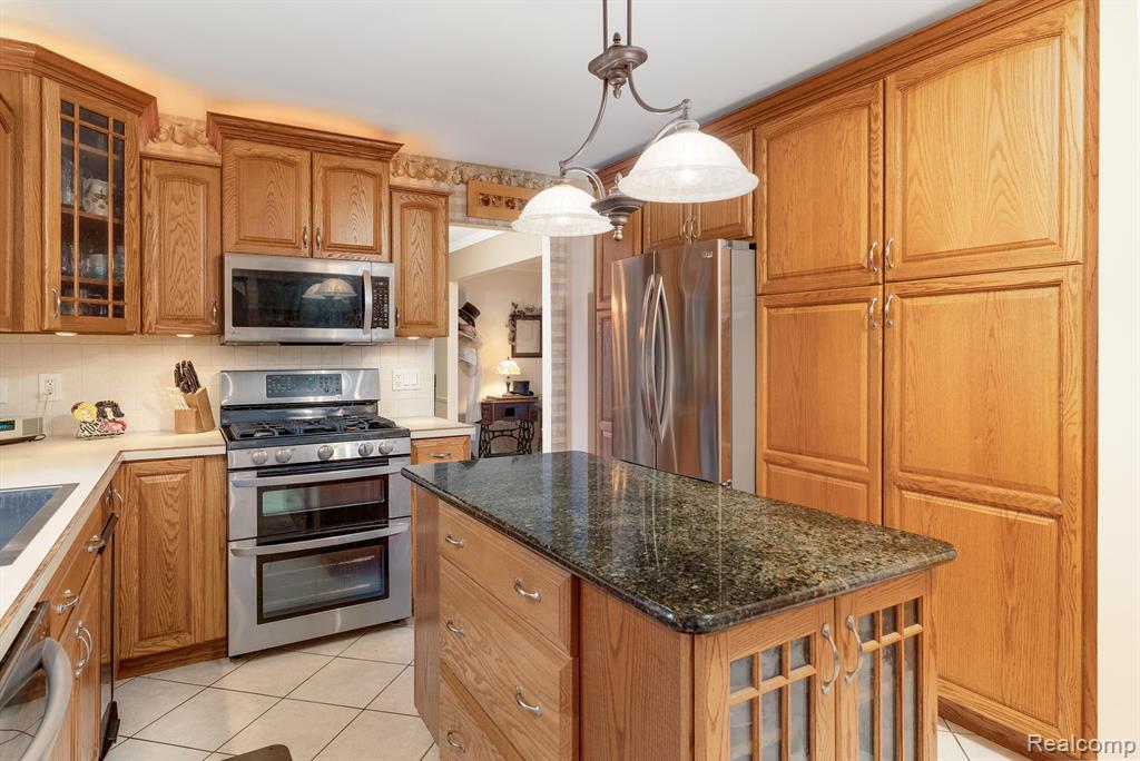 682 Heritage Lane Rochester Hills, MI 48309 - Photo 14 of 88