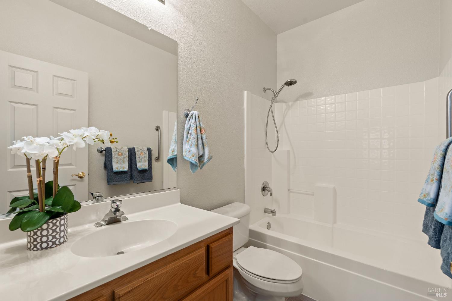 732 Summerset Drive Rio Vista, CA 94571 - Photo 23 of 68 guest bathroom