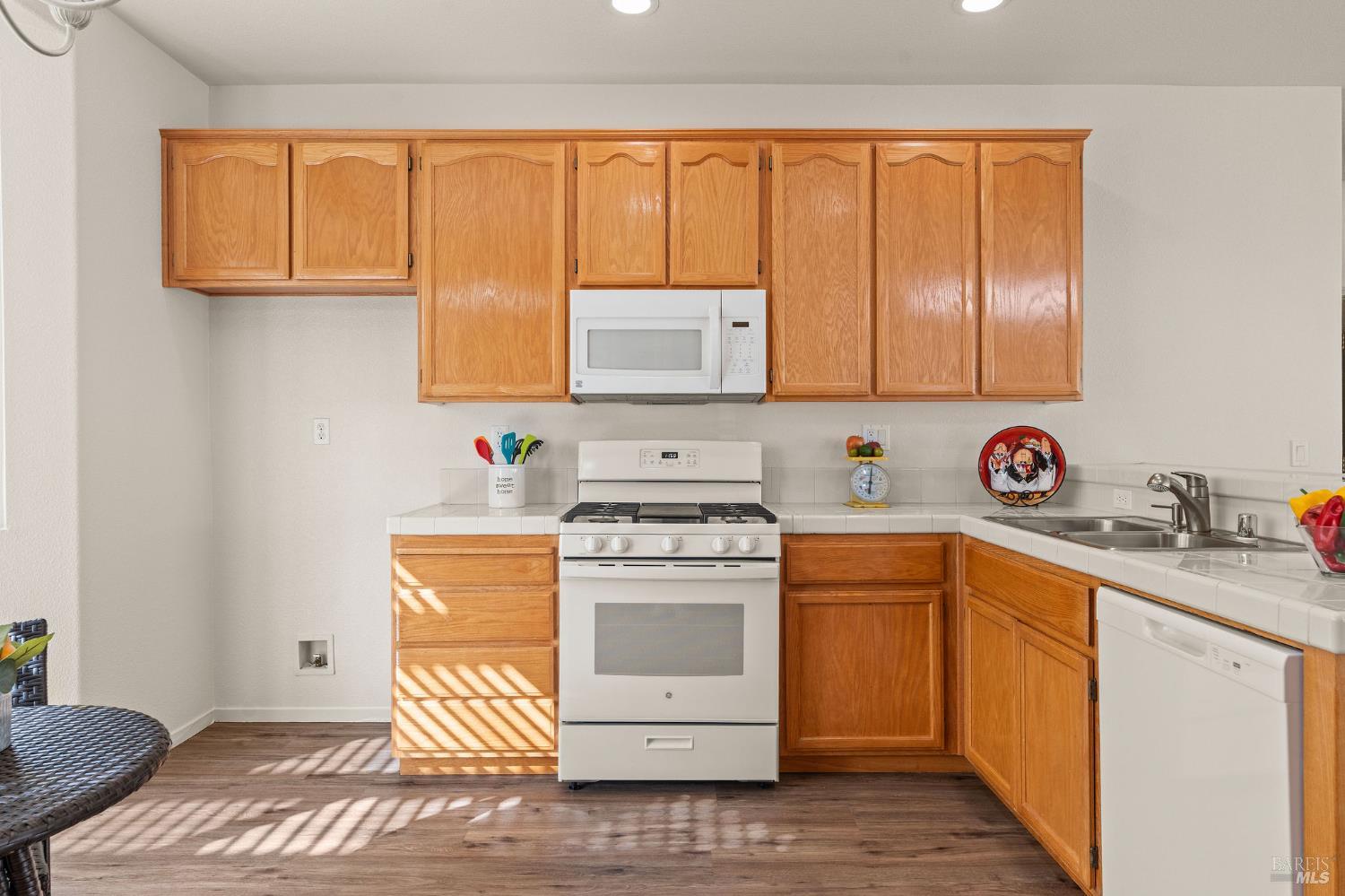 732 Summerset Drive Rio Vista, CA 94571 - Photo 9 of 68 kitchen