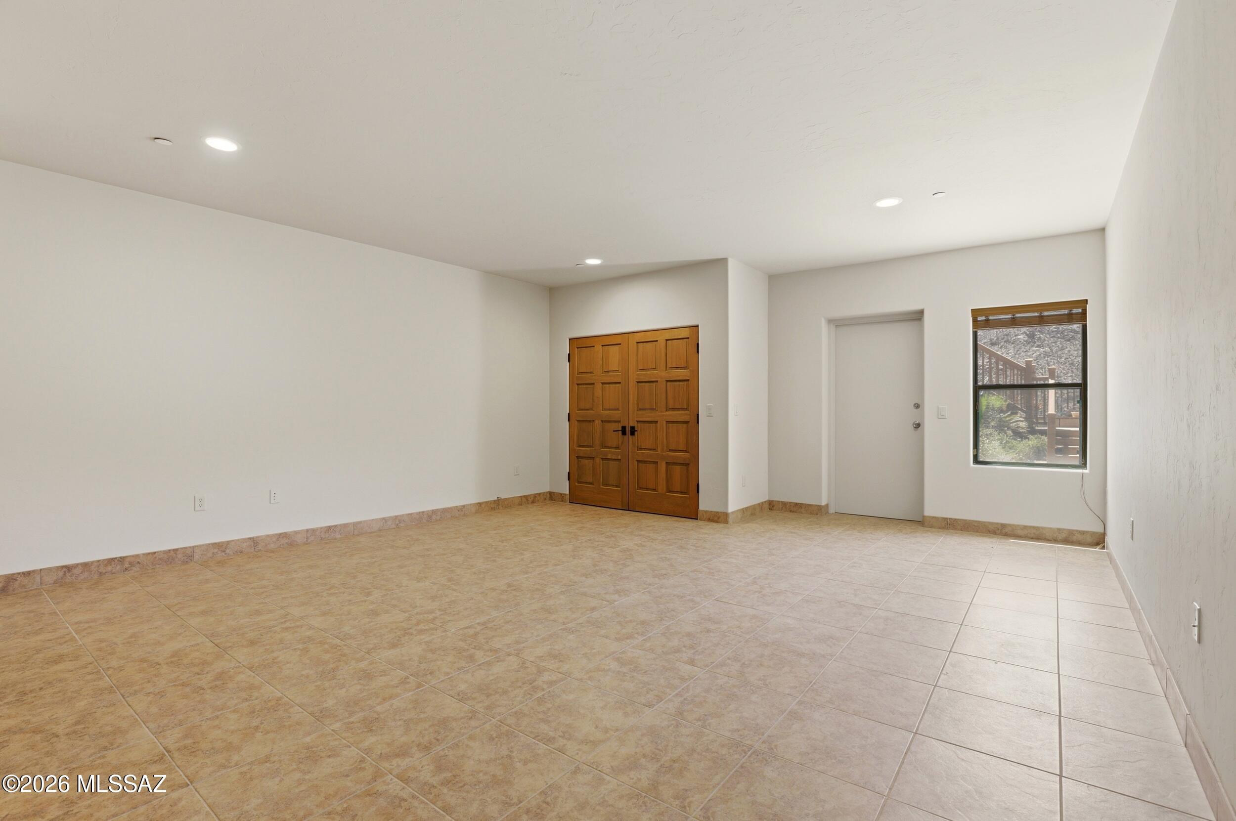 6331 West Trails End Road Tucson, AZ 85745 - Photo 23 of 41 an empty room with windows