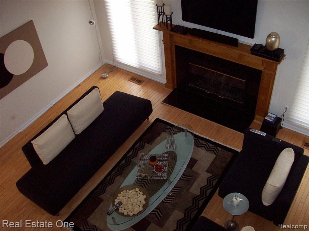 1630 Kendal Lane Rochester, MI 48307 - Photo 11 of 21 2 story great room.jpg