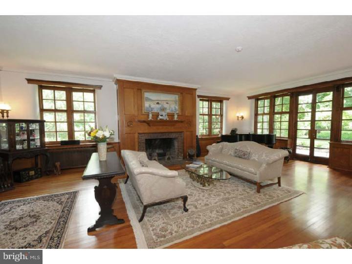 910 Penn Valley Road Media, PA 19063 - Photo 5 of 25 Living Room