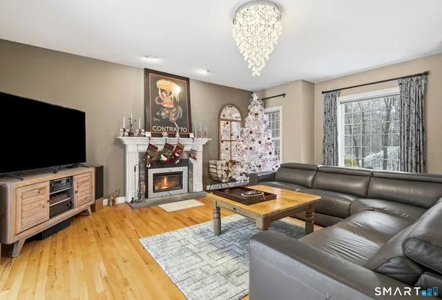 $927,500 | 24 Scott Road, Oxford, CT 06478