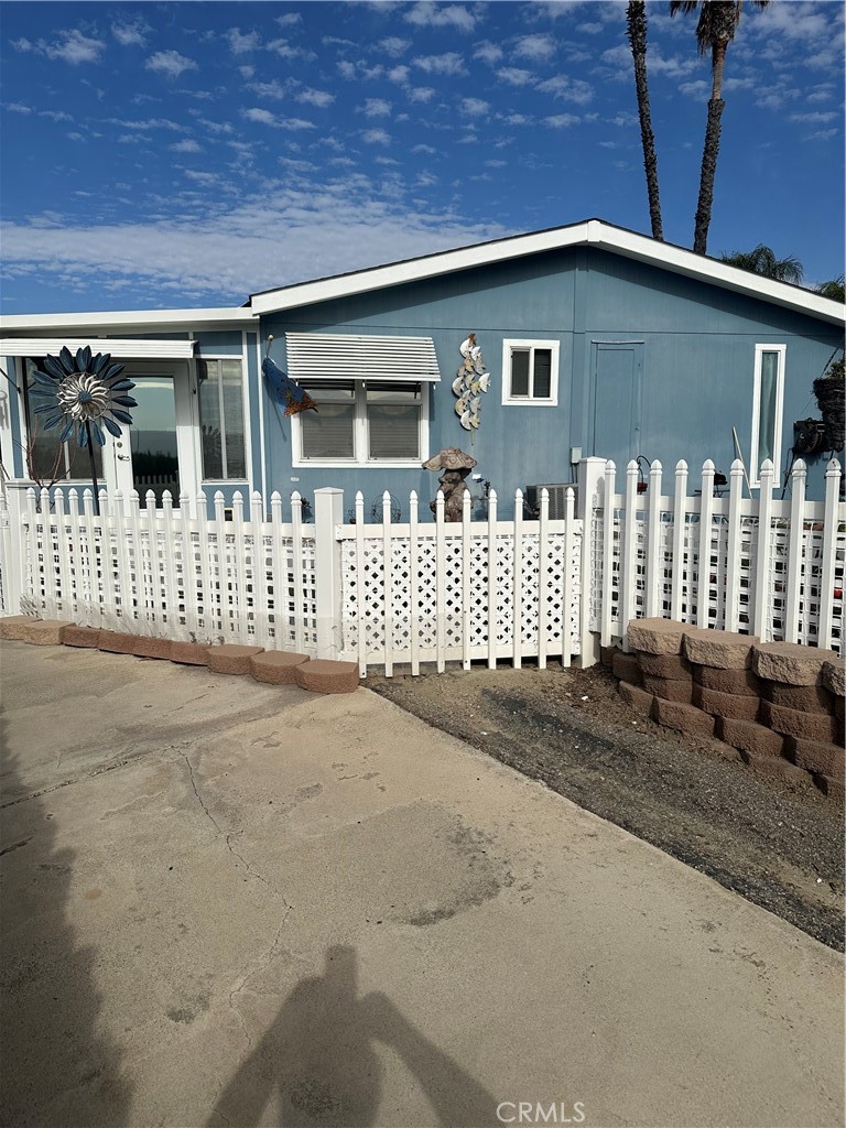 38641 Via Azul Murrieta, CA 92563 - Photo 10 of 18 a front view of a house with a garden