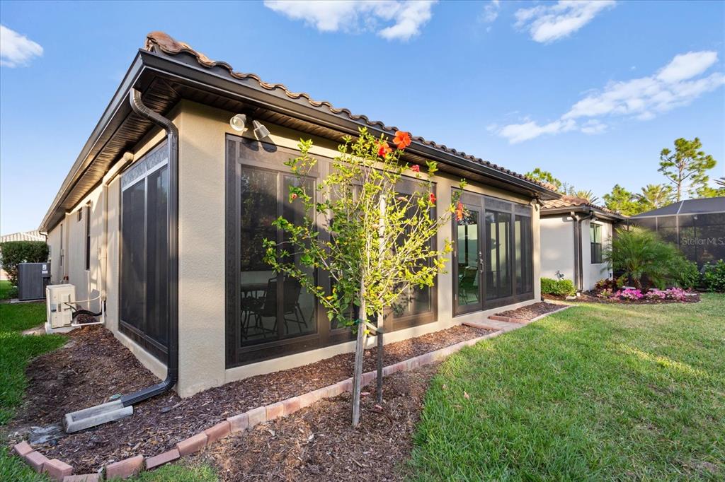 6713 Alstead Circle Lakewood Ranch, FL 34202 - Photo 40 of 86 a backyard of a house with seating space